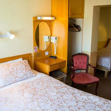 לינה וארוחת בוקר Algret House 4*